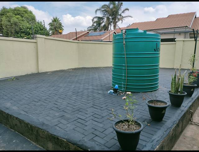 3 BEDROOM FREEHOLD FOR SALE IN REYNO RIDGE